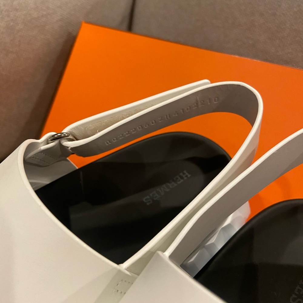 NEW Hermes Electric White and Black Leather H Sandals - Picture 3 of 15